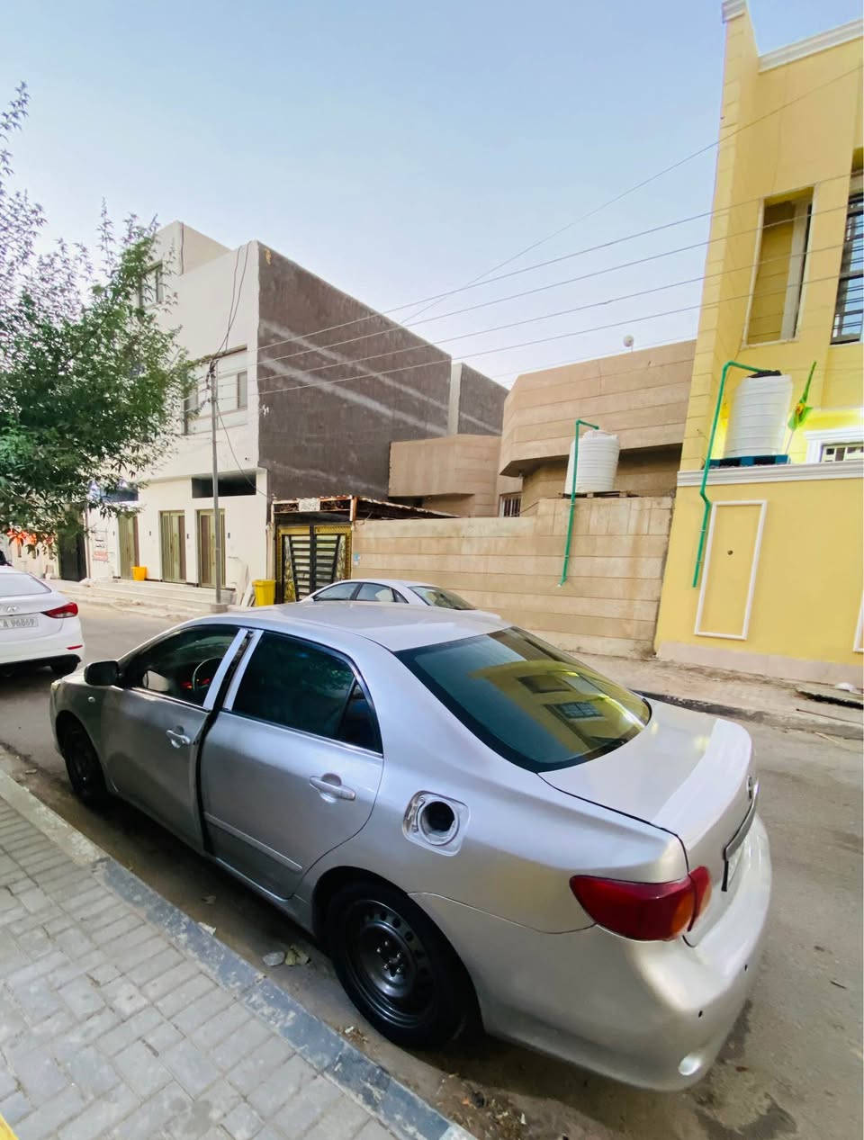 السلام عليكم 
تويوتا كورلا
موديل 2008 
وارد خليجي 
صبغ عام بسبب الجراد 
رقم بغداد دولي
سنويه  جديده تحويل مباشر
محرك وكير مكفولات
حداده نظيفه
تبريد 
ويل وتخم تاير
داخل نظيف
كهرباء كلها شغاله
شاشه وكامره
مري كهرباء
سياره جاهزه ونظيفه
السعر 86 بي مجال بسيط
*********** البصرة, العراق
