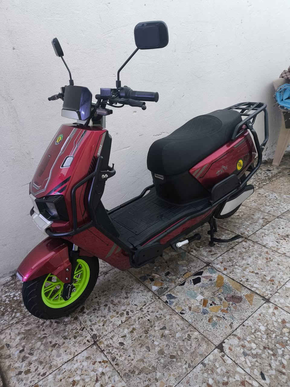 السَلٱمٌ عـَلـْيگمّ دراجه شحن للبيع
بطارية ليثيوم فوسفات الحديد
ملف ٢٠٠٠ 
تمشي 75 كيلو حقيقي 
سرعه ٨٥ 
٣نمر و R
دراجه نضيفه كلش
تجي تفحص وتاخذ 
مكاني بغداد 
سعرها 1 مليون وبيها مجال
للاستفسار ع رقم***********
