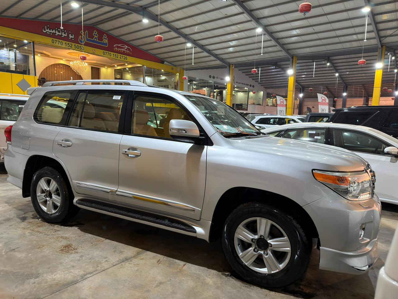 ‎🙏🏻بسم الله الرحمن الرحيم
—————————————————————————
‎  تويوتا لاند كروزر (2013)بريم اصلي

‎كير و محريك شرط واحد بورغى مامفتوح 👍 ماشى (
‎◽️مكفول كفاله عامه  من الدعاميه إلي الدعاميه 🔶
‎مابي بارد مابي شخوت ✅
‎مابي رصعات حلو سياره ✅
—————————————————————————
‎🔶 مواصفات فول
‎🔶بريم اصلي
‎شاشة كبير+ لمس +حاسة
‎+كاميرات+ فتحة سقف 
‎كشن جلد كشن كاراباي +شحن موبایل  +8 اريباك+ تبريد مركزية
‎بصمة تشغيل عن بعد +سلاجة +ليد زينون +
‎تحكمات ستيرن +فوليوم +فورويل +هوك+
—————————————————————————
‎تخم تاير دنلوب الاصلي 🔶
‎محرك كير بشرط مامفتوح 🔶
‎سيارة حيل نظيفة كلشي عل بلاد لوك
‎سنوية زنكة كلشي جديد مدفوع
‎باسمي السنوية بشرط تحويل و خرامة 
‎سيارة مابيـها دينار مصرف كامل من كل نواحي
‎رقم شيمالي 

‎نفس يوم /تحويل و وكالة حاظر 
‎مكان /داخل سليماني معرض شڤان معارض تحويل🌇
‎🔸سعر (٣٨٠)$
‎          موبايل📲//***********—***********
