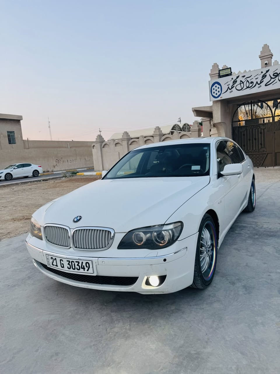 🔥 للبيع — BMW 750Li موديل 2005 🔥
سيارة فخمة لعشّاق الألماني، نظيفة ومرتبة وتستحق المعاينة ✨

🚘 المواصفات:
▪️ النوع: BMW 750Li
▪️ الموديل: 2005
▪️ اللون: (ابيضّ)
▪️ المحرك: V8 قوي وعزم ممتاز
▪️ الكير: أوتوماتيك
▪️ الدفع: خلفي
▪️
▪️ وارد:  / ألماني.  بيه.  4 قطع صبغ…)

✅ المواصفات والإضافات:
✔️ بصمة وتشغيل ستارت
✔️ فتحة سقف
✔️ مقاعد جلد كهربائية مع تبريد وتسخين
✔️ شاشات وكاميرات
✔️ سنسرات أمامية وخلفية
✔️ نظام صوتي فاخر
✔️ تكييف ثلج
✔️ إنارة زينون أصلية
✔️ تخم تاير جديد 
✔️ بردات كهربائية
✔️ مثبت سرعة

🔧 حالة السيارة:
▫️ السيارة استخدام شخصي ومحافظ عليها
▫️ المحرك والكير بحالة ممتازة
▫️ لا تحتاج أي مصروف
▫️ دبلات منتظمة وخدمة حديثة
▫️ أوراقها كاملة وجاهزة للنقل

💰 السعر: (155) قابل للتفاوض 
📍 الموقع: واسط قضاء النعمانيه
📞 للاستفسار: (***********)

“سيارة هيبة وراحة وثبات، والما يعرف الـBMW ما يعرف الفخامة” 😎🔥
