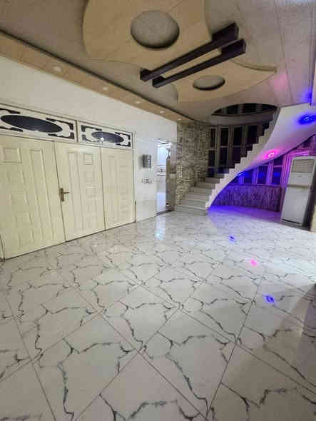 بيت للايجار مؤثث وجاهز للسكن 
الموقع / التقيه الثالثه 
المساحة ٢٠٠م 
يحتوي ع 
غرفة نوم مؤثثة غرفة + سبلت
صالة تحتوي ع سبلت 
مطبخ مؤثث كاونتر +سبلت+ طباخ 
استقبال تحتوي ع تخم قنفات + سبلت 
مجمع صحيات خارجي وداخلي 
للاستفسار الاتصال *********** واتساب مراجعه المكتب العاصمة للعقارات والمقاولات العامه العنوان الديوانية ام الخيل ساحه الاحتفالات قرب البلديه الجديده *********** واتساب
