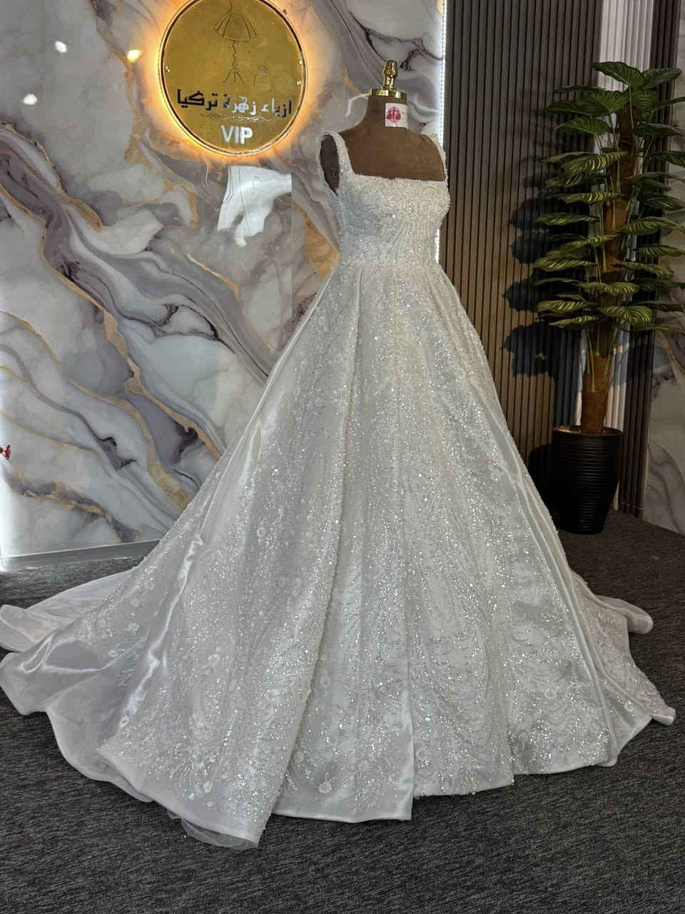 عرض 🔥🔥خاص بيع السعر 40 الف البعض منهم جديد غير ملبوس وبيهم ملبوس بدلات تركي نضيف جدا 
للحجز والاستفسار خاص 
***********
