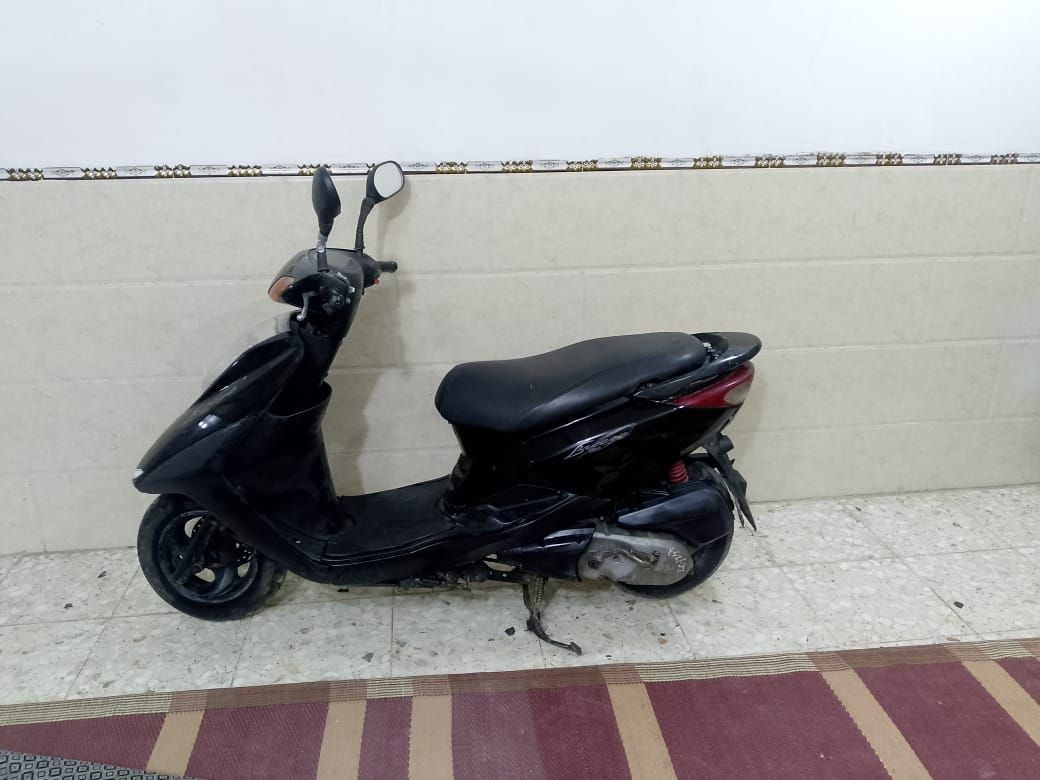 دراجه بريز ابلاديه كلها َمكينتها حيل ناعمه سلف هندر كهربائيات كلها شغاله اوراقها كامله السعر 450 العنوان الشعب التلفون ***********
