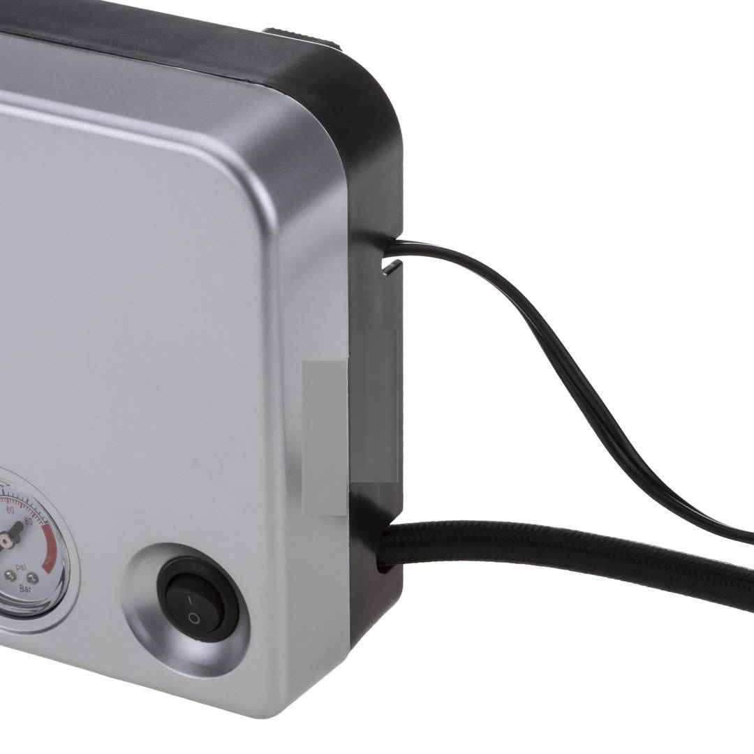 تصميم مميز سهل الاستخدام 
 
- مصمم لنفخ الإطارات بسرعة

- مؤشر على قوة ضغط الهواء

- مزود بخاصية الحماية من الحرارة الزائدة للحصول على أفضل سلامة للجهاز

- قاعدة مضادة للانزلاق ومقاومة للاهتزاز ذات جزء مخصص لحفظ السلك الكهربائي ولحفظ السلك الهوائي

- زر التشغيل/ الايقاف

- طول السلك الكهربائي: 2.45 متر 

- طول السلك الهوائي : 45 cm

- الابعاد : الطول 15.7 cm , العرض 16.5 cm , الارتفاع: 7.5 cm

- الاستخدام: للسيارات والشاحنات والحافلات وكذالك للدراجات النارية والهوائية والكرات الهوائية ناصرية, ذي قار


**إذا كنت صاحب هذا الإعلان وتريد حذفه لأي سبب، رجاءا أرسل رسالة إلى الدعم الفني**