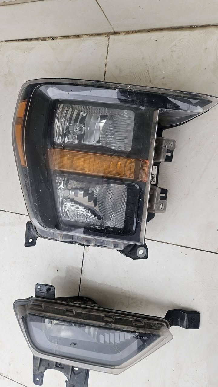 سلام عليكم للبيع لايت + بلاجكتور فورد اف١٥٠ موديل ٢٠٢٣ بلاك توب بيلادى
***********
