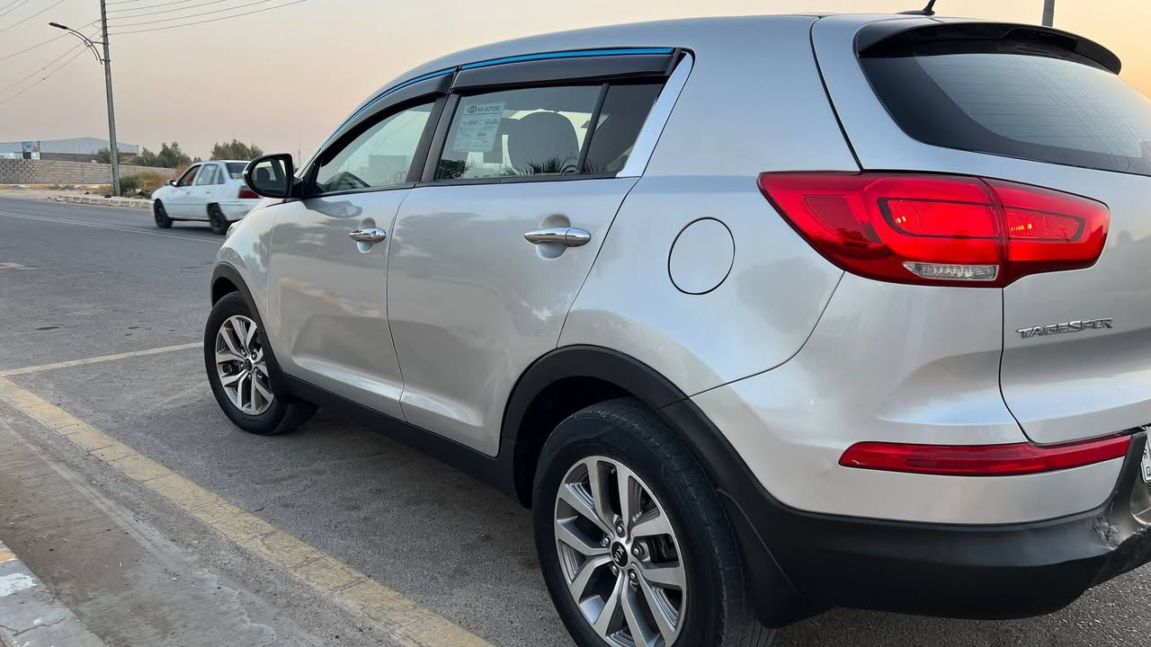 السلام عليكم
كيا سبورتج 2016 وارد أمريكي رقم بغداد 
محرك و كير مكفولات تبريد ثلج حداديه جديده 
السياره بيها قطع صبغ أبيعك حزام مكفوله من الدواخل 

#السعر 120 وبيها مجال للطيبين 
المكان الموصل 
***********
مكلف بالنشر .!
