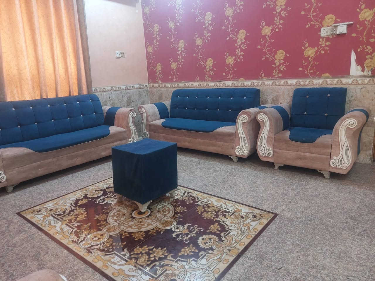 متاح ديوان للبيع ١٠ مقاعد
نضافه مثل ما موضح بالفيديو والصور
سعر ٢٠٠
مكاني سوك الشيوخ خلف محكمه جديده


**إذا كنت صاحب هذا الإعلان وتريد حذفه لأي سبب، رجاءا أرسل رسالة إلى الدعم الفني**