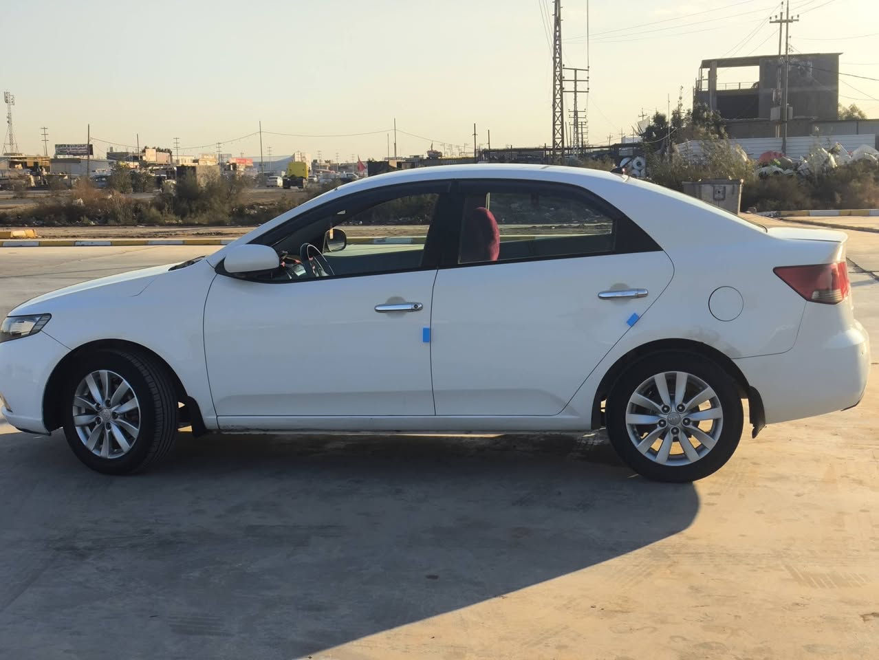 للبيع كيا سيراتو موديل ٢٠١١ خليجي
بيه باب لخلفي صبغ فقط لباقي مكفول 
كير محرك مكفول 
مواصفات عاديه 
رقم جديد تحويل أو وكاله 
تخم تاير صدر امامي خلفي كله جديد 
مكان واسط صويره 
سعر ١٠٥ بيه مجال بسيط 
***********
