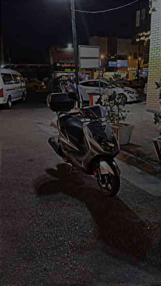 السلام عليكم ورحمة الله وبركاته 
للبيع: فقط
سكنس فحل
موديل ٢٠١٠
نوزل 
كامله مكمله دراجه بعدهه زيرو مماشيه 
ماناقصهه شي 
دراجه خير من الله ناعمه ومرتبه وبيهه اوراق 
لونهه سلفري السعر 1.500 وبيهه مجال 
العنوان بغداد حي الجهاد للاستفسار واتساب ***********
