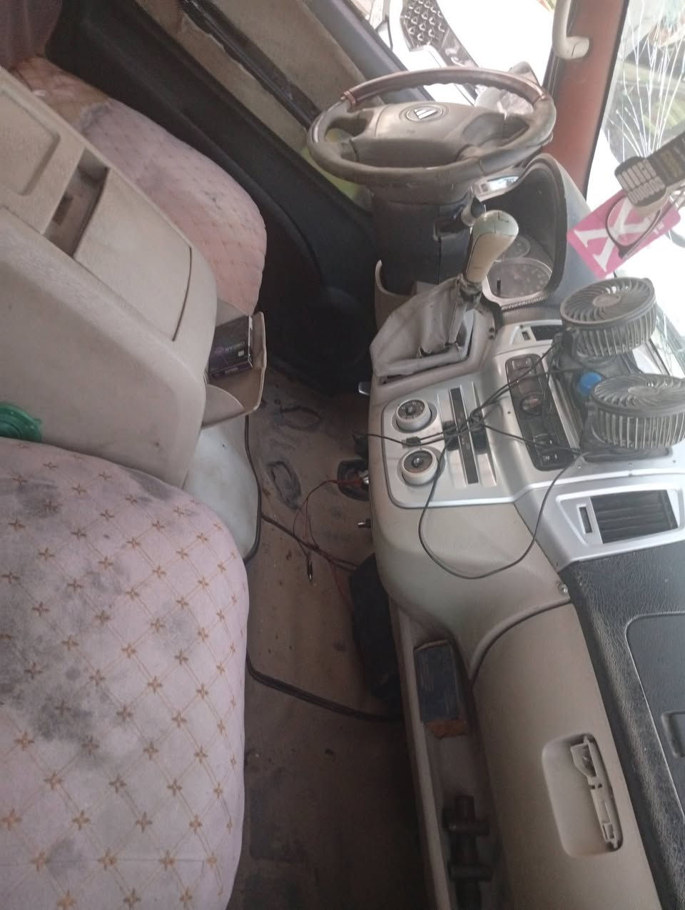 السلام عليكم حشوان للبيع راعيه ما اندله مستمسكاته عندي سنويه عظم عاج سعر 25 بيها مجال بس ***********
