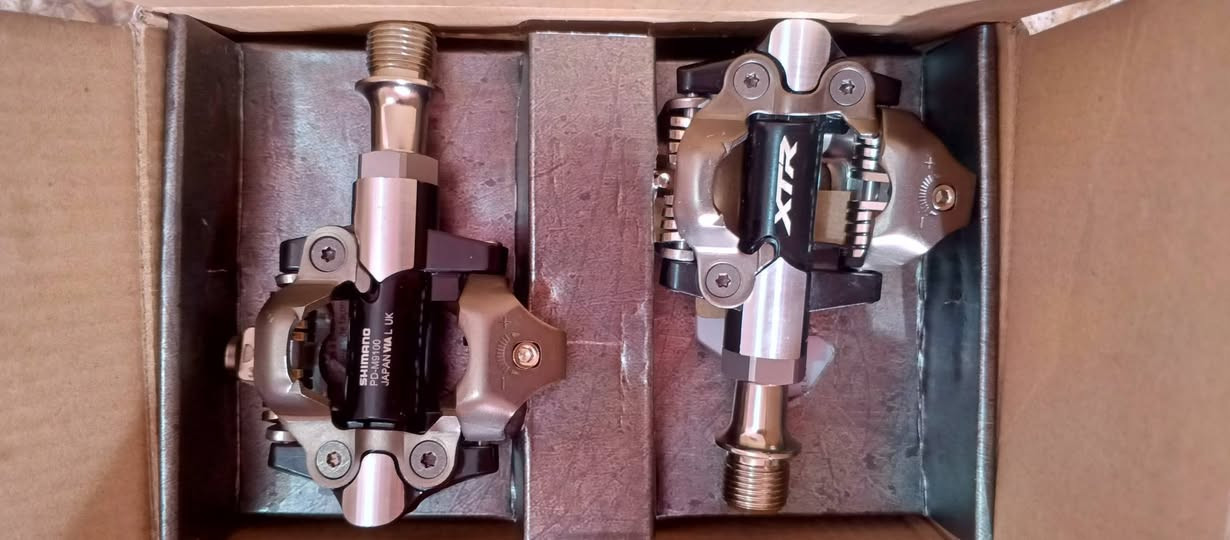 السلام عليكم
للبيع بدال دراجة احترافي Shimano XTR PD-M9100 أصلي جديد بالكرتونة (صنع في اليابان 🇯🇵).
الفئة العليا والأخف وزناً لسباقات الـ XC والدراجات الجبلية بنظام قفل SPD مزدوج الأوجه.
المنتج كامل بملحقاته ولم يُستخدم نهائياً


**إذا كنت صاحب هذا الإعلان وتريد حذفه لأي سبب، رجاءا أرسل رسالة إلى الدعم الفني**