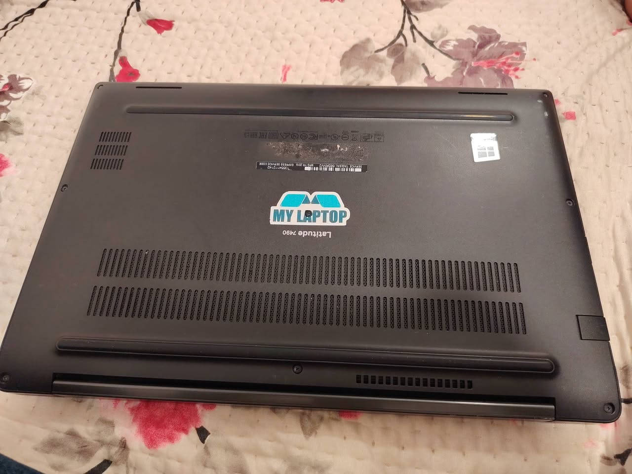 السلام عليكم مواصفات موجوده بلصور 
السعر قفل 175 🔐
i5 جيل السابع
رام 8
 كرت شاشه خارجي 620
كرت شاشه داخلي شير
ويندوز 11proمفعل
مكاني بصره زبير 
***********
لا يوجد توصيل
