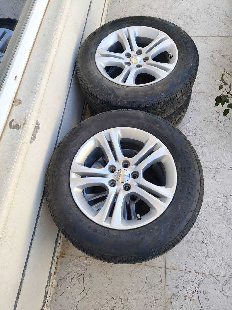 سلام عليكم طخم ويل مع تايرات جارجر تايرات مستخدمات اسبوعين شرط ويل بدون عوج  تايرات صيني تاريخ 25 سعر 400 الف ***********
