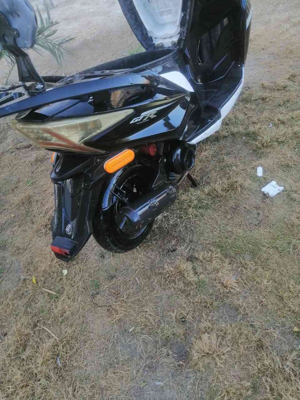 سلام عليكم دراجه امتياز ياباني شادلها كفر جامبو محرك ماكس عدله مامفتوح كهربائيات كلها شغاله حساسات مديل 2020 بس الصالنصه بيها دهن حاطيلها دهن زياده ورايح بصالنصه طلع دخان دراجه نكره وحده شاهد الله حته صبح نكره وحده مكاني بابل القاسم السعر 200 رقم***********
