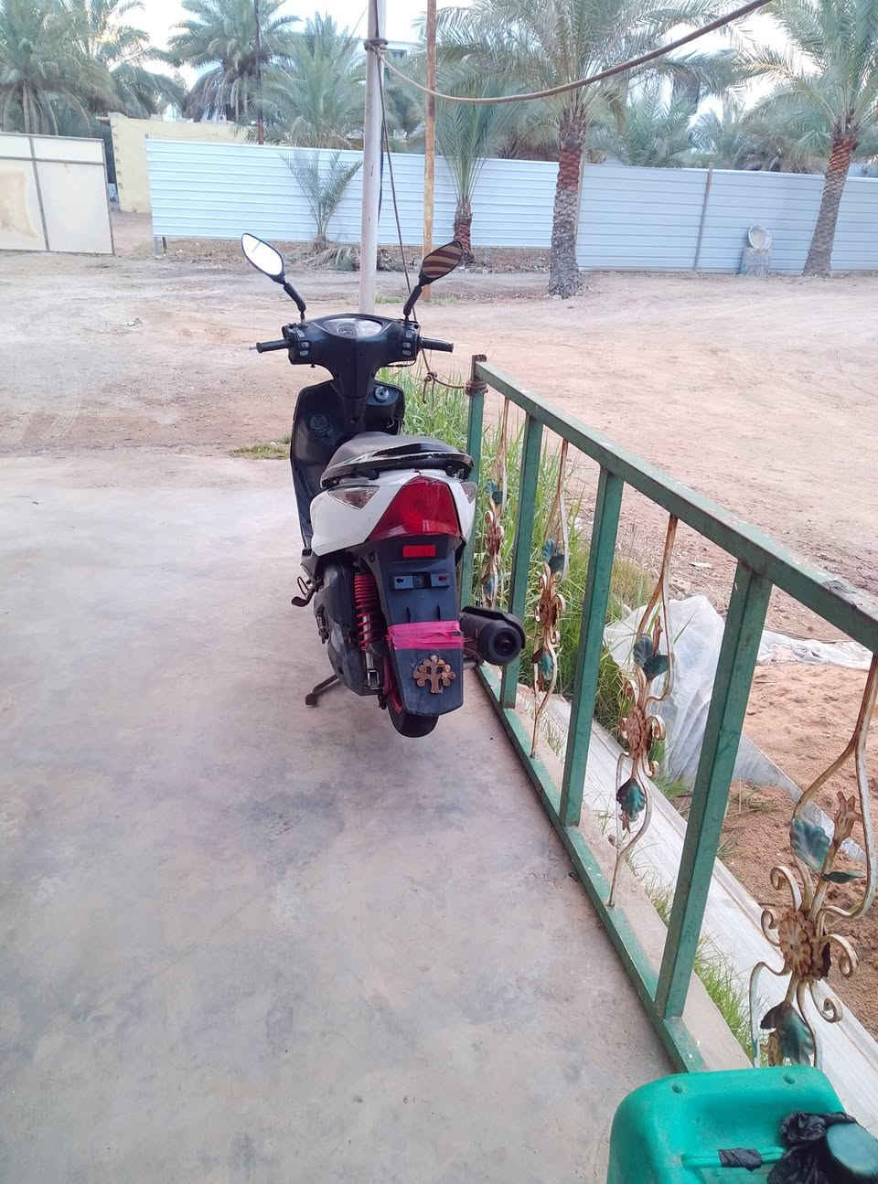 سلام عليكم ماكس ثعلب للبيع اوراق كامله الباتري تعبان شغاله هندر واحد كاهربأيات كامله  لايت جوزتهه عطلانه مسويلهه دكمه سعر الدراجه ،350 اوبيهه مجال العنوان بغداد المدأن مشروع الوحدة.  ،***********
