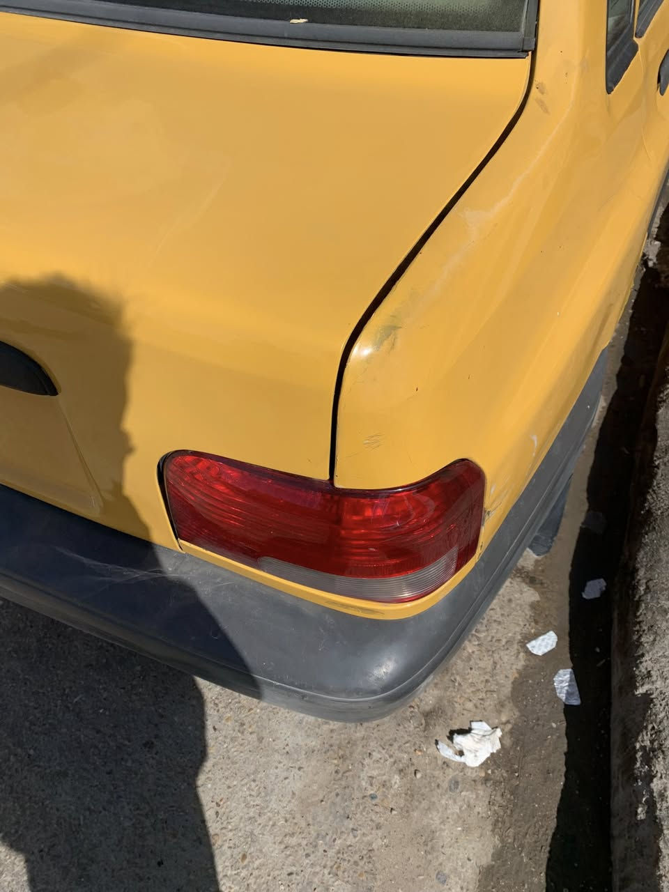 سلام عليكم ورحمة الله وبركاتة 
سايبة موديل 2010 السعر 20 ورقة عليها غرامة 500 وسنوية ساقطة صارلها 4 سنوات الغرامة والسنوية علمشتري الهيئة عليا اني اصفرلكياها 
تبريد جديد محور بخاخ كبير جداً بارد كوري 
كير مجفت جديد 
محرك بحالة جداً جيدة 
كشر كدام عينك بي طخه وضربة بلجنطة ومصلحه 
صدر جديد 
تايرات جدد 
داخلها نضيف حلو مرتب 
مكان السيارة بغداد شارع فلسطين 
السيارة مابيها شي عاطل كلها شغالة كبل للشارع 
رجائاً السعر هذا قفل غير قابل للتفاوض لاتزعل مني اذا تعاملني وما انزل هذا الحلال وهذا السعر 
رقم الهاتف واتساب فقط متوفر *********** 
تحياتي للجميع
