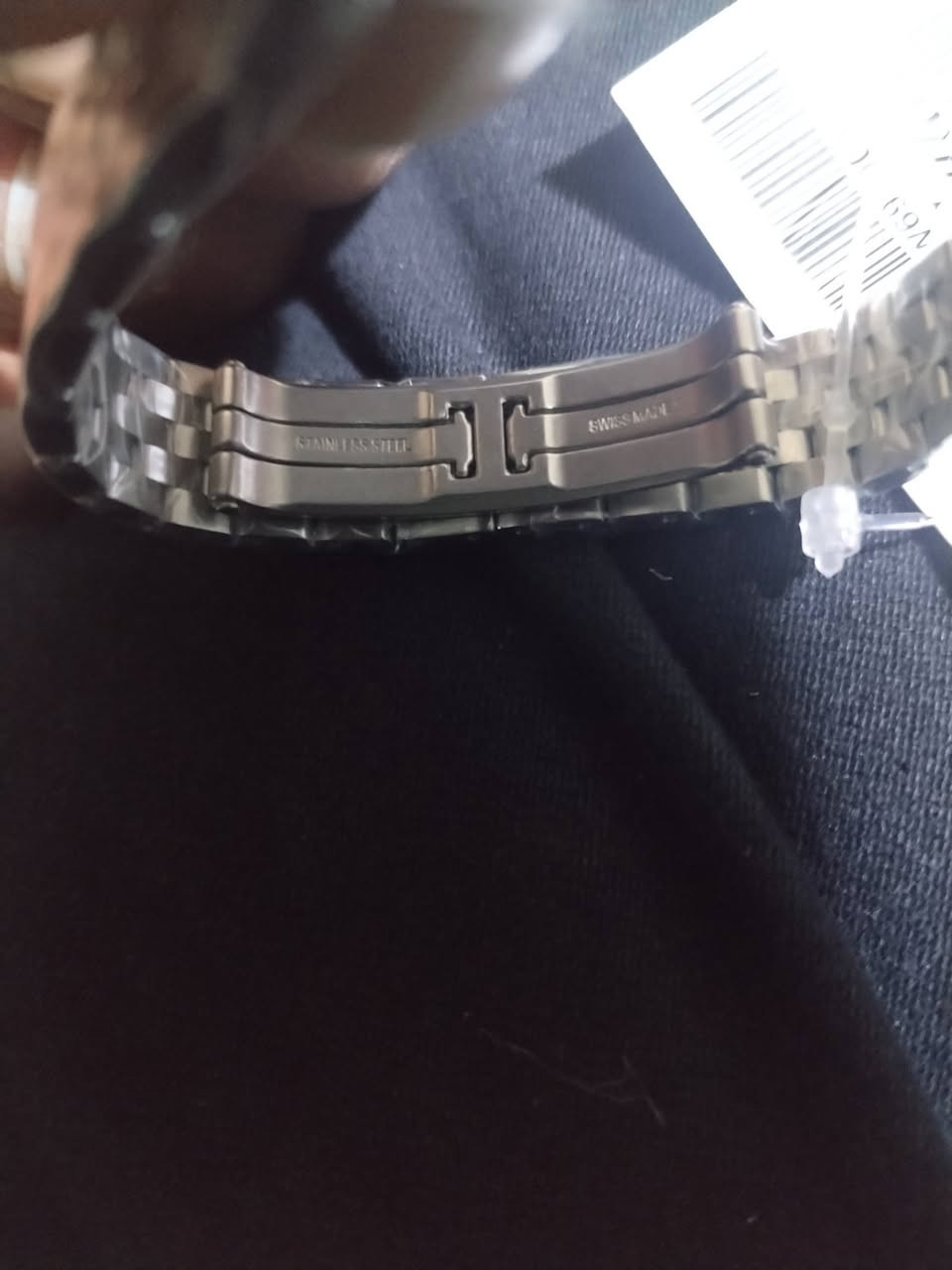 العنوان: ساعة كارتيير (Cartier) موديل بانثير - هاي كوبي درجة أولى ✨
الوصف:
لعشاق الأناقة والقطع المميزة، متوفرة الآن ساعة كارتيير بانثير (Panthère de Cartier) بتفاصيل دقيقة جداً ومقاربة للأصلي:
​الوزن: 58 غرام، وزن مثالي يحسسك بجودة المعدن وثباته على الإيد.
​التصميم: إطار مربع كلاسيكي مع البراغي الظاهرة اللي تنطي فخامة استثنائية للموديل.
​الدقة: تحتوي على التوقيع السري لكارتيير داخل الرقم 10 (Secret Signature).
​المادة: ستانلس ستيل (Steel) مقاوم للصدأ وبتشطيبات ناعمة.
​الماكنة: نظام كوارتز دقيق جداً وعملي.
​التفاصيل: سوار مفصلي مرن وقفل فراشة (Butterfly Clasp) محفور عليه شعار الماركة.
​الحالة: جديدة تماماً (Zero) ومغلفة بالنايلون لحمايتها.
​السعر: [ 100000 ]
التواصل : ( *********** ) واتساب .
التوصيل: متوفر لكافة المحافظات 🚚
