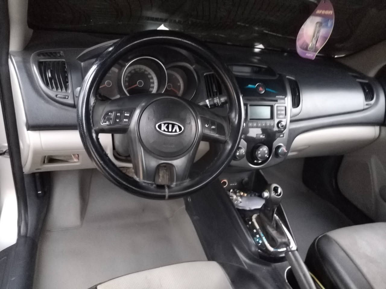 السلام عليكم كيه سيراتو ٢٠١٢ رقم سليمانيه
حدادية قبل يومين شديدته
تايرات قبل يومين
باتري قبل شهرين
كير مكفول
محرك كل ٢٥٠٠كيلو ينقص نص ربع
بونيد مصبوغ وجاملغ أيسر مبدل
سياره بسمي شرط التحويل
سعر92$
هذا رقمي غير متواجد علئ فيس بوك
***********
