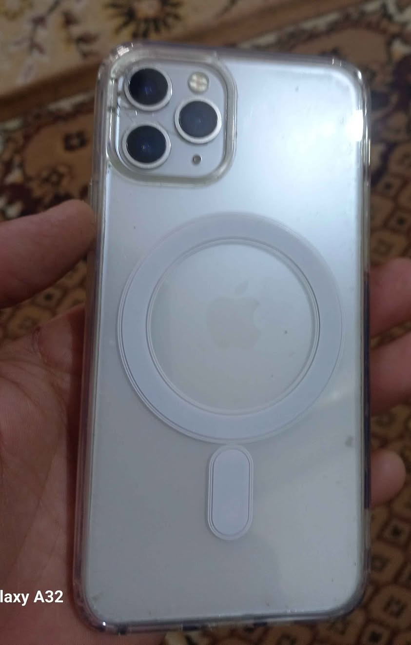 ايفون 11 برو 
مبدل بطاريه و شاشه 
السعر 220 الف
كربلاء طويريج 
*********** كربلاء, العراق
