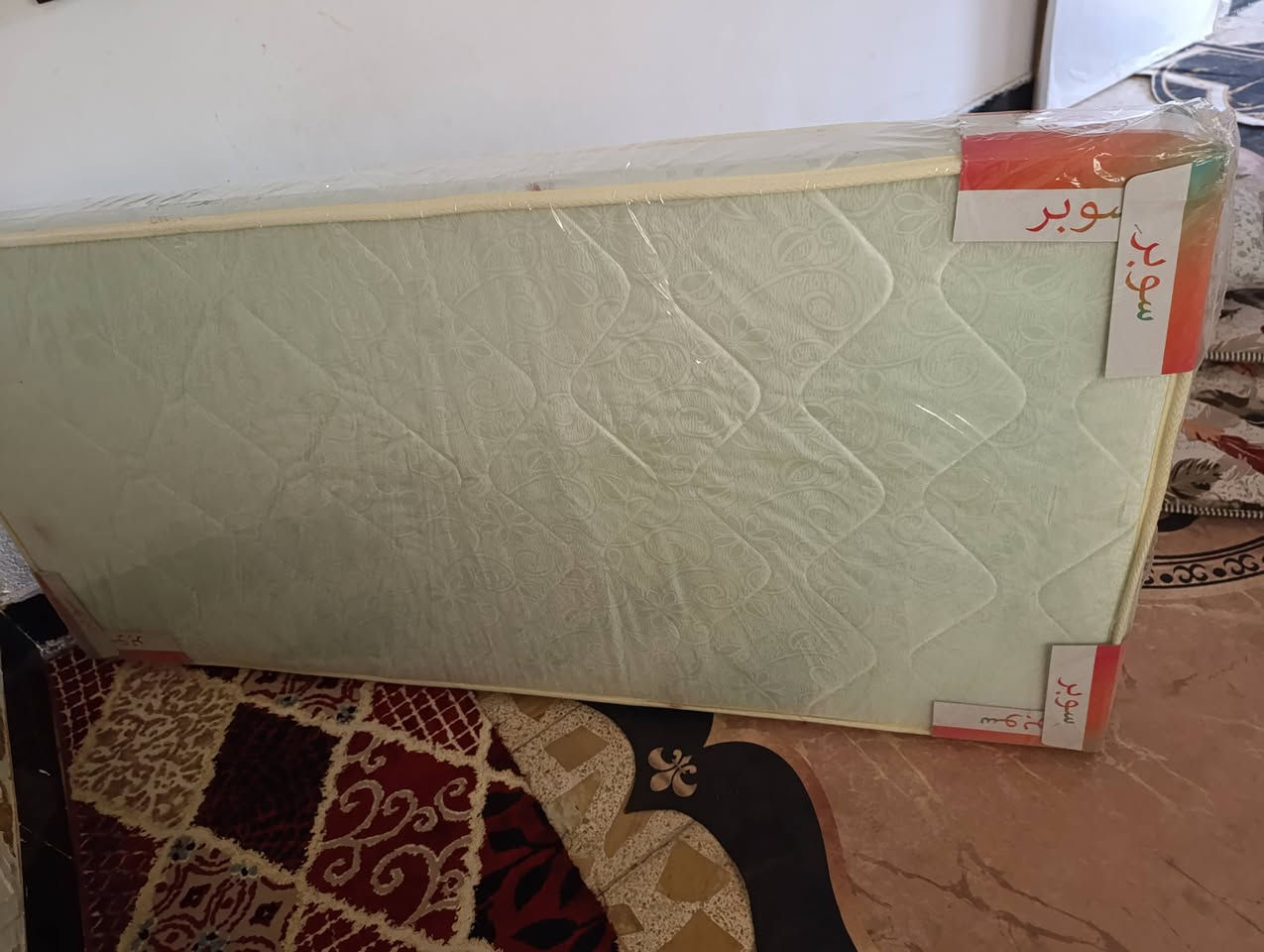 جرباية نفر حديد بالباكيت حديد ثقيل مع دوشك بجيسه للبيع استعمال شهر واحد فقط
الجرباية ب ٥٠ 
الدوشك ب ٢٠
***********
