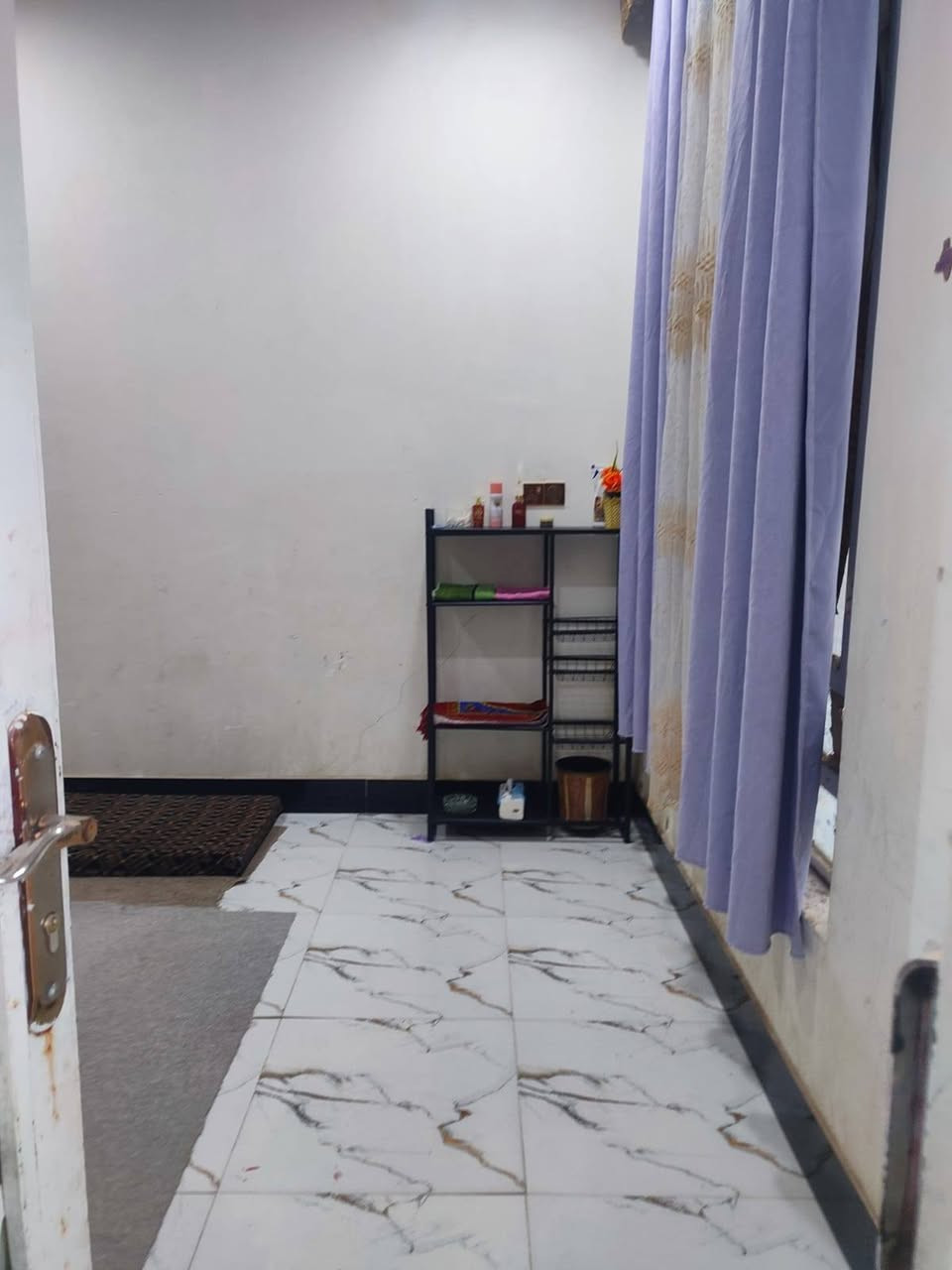 اسلام عليكم 
*🏠 للبيع بيت طابق واحد الفلوجة 

*الموقع*: الفلوجة، قرب جامع العابد  
*المساحة*: 165م²  
*الحالة*: البيت جاهز للسكن الفوري، 

*السعر*: 45 مليون دينار عراقي، قابل للتفاوض  
*للاستفسار*:  
***********
***********

المعاينة بموعد مسبق.
