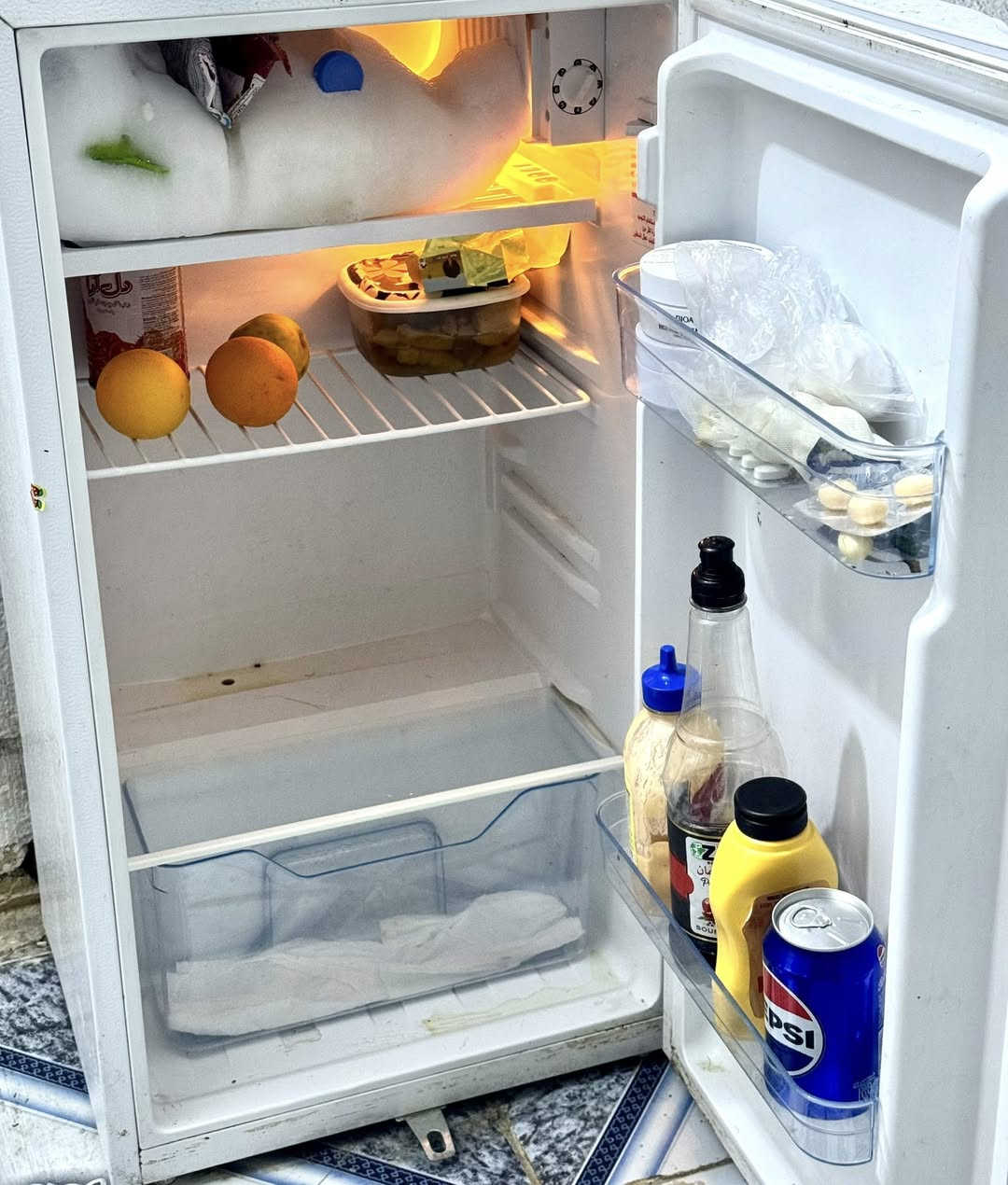 ثلاجه صغيره للبيع نضيفه استعمال قليل ب 80 ألف مكاني الحرية
***********
