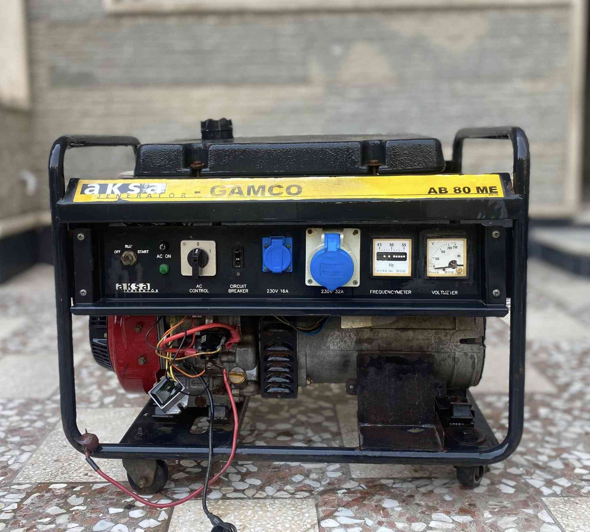 سلام عليكم 
مولدة اقصى جديدة جدًا(8kv)  
شغاله نقصهه كابريتر فقط
السعر 200الف ففط
المكان بغداد الحبيبية
***********
