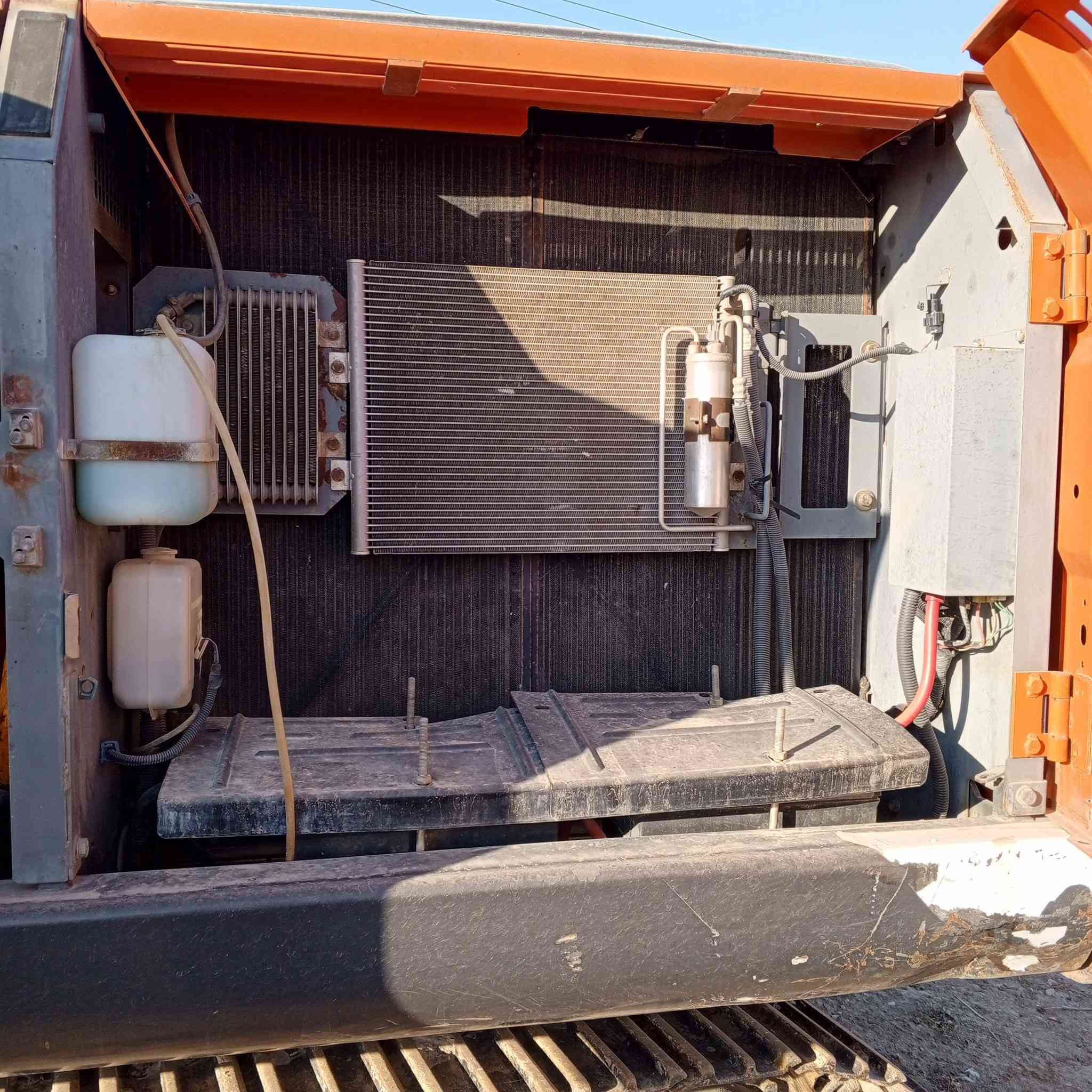 السلام عليكم 
حفاره للبيع 
هيتاشي 
زت ثري _ Z3
موديل: 2013
الحجم: 200
كفاله عامه 
رقم: واسط 
رقم الهاتف: ***********
