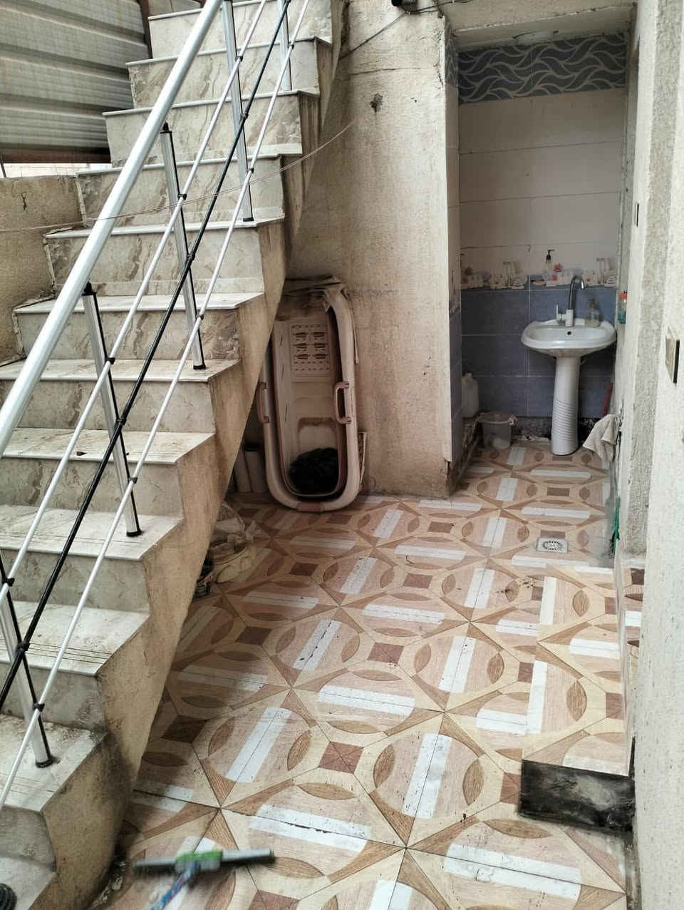 سعر البيت362 بنص سوق البصرة قرب صيدلية شدن
2022بناء طابقين طابوق مساحته 110
***********
