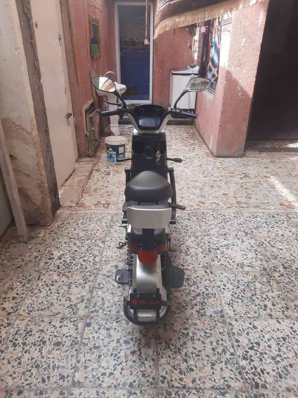 سلام عليكم دراجه شحن حجم16 من شركة mTRدراجه تجي اربع بطاريات سرعه 60حقيقي40دراجه تجي تشتغل سويت وكارت لايت عالي واشاير هورن وسعر 300وبي مجال رقم هاتف ***********
