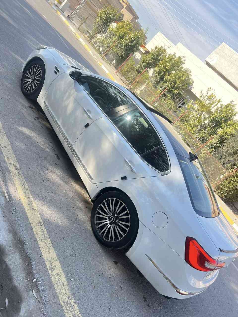 السلام عليكم كيا كادنزا وارد كندي 2015 شكل 16 رقم بغداد تحويل ثاني يوم مكينه ٦ سلندر جديده  كلش بدون تبخير  بدون تنقيص كيرها جديد تبريد ثلج قطعتين بيها صبغ اقل الحزام حادثه من امريكا بنيد  وبالعراق نصبغت اقل الحزام اثر دعجات.  
 صدرها خلفي امامي نضيف 

مواصافاته فول sxL VIP

بانوراما شغاله فول 

فول تحكم ستيرن شفتان بالستيرن
برده خلفيه شغاله 
شاشه دشبول بلاديه كامره خلفيه مع حساس خلفي 
بصمه ابواب بصمه تشغيل 
مري شفط اساير بالمره رداد بالمري 
هند بريك بصمه 
كشن السايق كهرباء وكشن الصدر كهرباء 
سماعات انفنتي 
تحديد مسار 
كشنات تدفئه وتبريد 
ستيرن تدفئه 
وبعد ببها هواي مواصفات السعر ١٢٢ بيها مجال للشراي مكاني الفلوجه ***********
