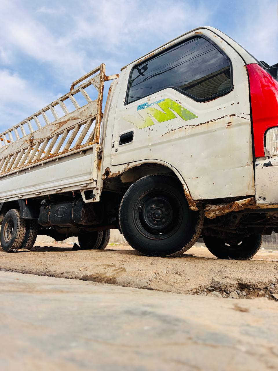 اخون سلام عليكم كيا فنتيره للبيع موديل 1999 شرط التحويل تخم تايرات جديد كير مكينه اكسل بلا شرط نضيف اي عيب ما بي ما بيها اي نقوصات سنويه 2021 منتهيه كهربائيّة كلها شغاله العسر 39 وبيها مجال العنون كركوك ما متوجد ع فيس هاذا رقمي للتصال *********** تحياتي للجميع
