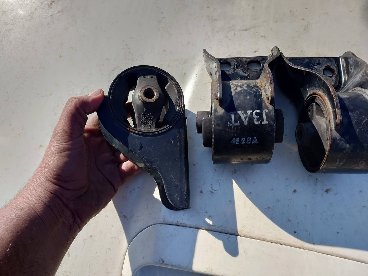 دجات محرك حاويه كيا كرنفال موديل 2000 الى 2005 سعر القطعة 45 يوجد خدمة توصيل لجميع المحافظات 
***********
