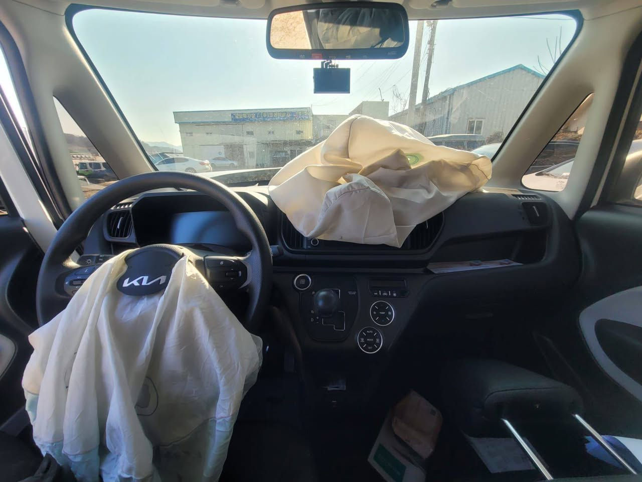 كيا ‎ راي 3 موديل 2023 
بستم اقتصادي  ماشيه 19 
موديل 2023 
وارد كوري 
كشنات جلد 
بصمه 
تدفئه وتبريد 
مكينه وكير خير من الله  بيهن ضمان  
حادثها جاملغات بنيد امبدل بلادي اصلي 
مكاني بغداد الكرادة 
رقم صاحب سيارة ***********
