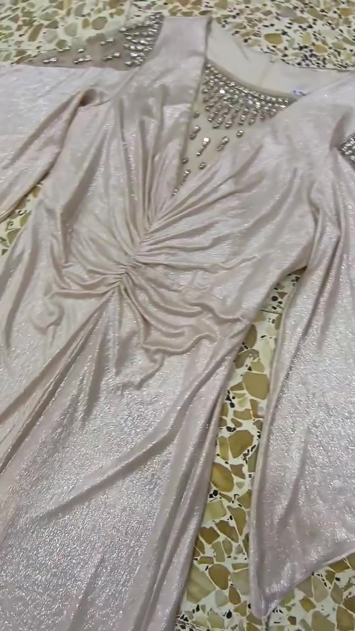 فستان ق46 يلبس من 70 لحد وزن 85 لبسه ساعتين 
سعر 35 مكاني بغداد


**إذا كنت صاحب هذا الإعلان وتريد حذفه لأي سبب، رجاءا أرسل رسالة إلى الدعم الفني**