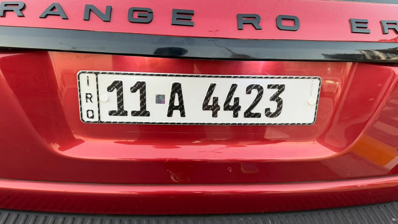 السلام عليكم
رانج روفر سبورت se
موديل 2010 لون احمر 
رقم مميز + رقم جديد+ هزه جديده
مكينة 8 سلندر
مقاعد نص جلد نص شاموه 
تحكم ستيرن شاشة بلوتوث
تحكم مقاعد بصمة
فتحة والمواصفات المعروفة
بيها قطعه وحدة كلير 
سياره ماشية143.000 كيلو
وارد خليجي 
سيارة ما ناقصها أي شي وخير من الله 
مكاني بلديات تقاطع الأمن العامة 
رقمي. ***********
سعرها 145 وبيها مجال بسيط

