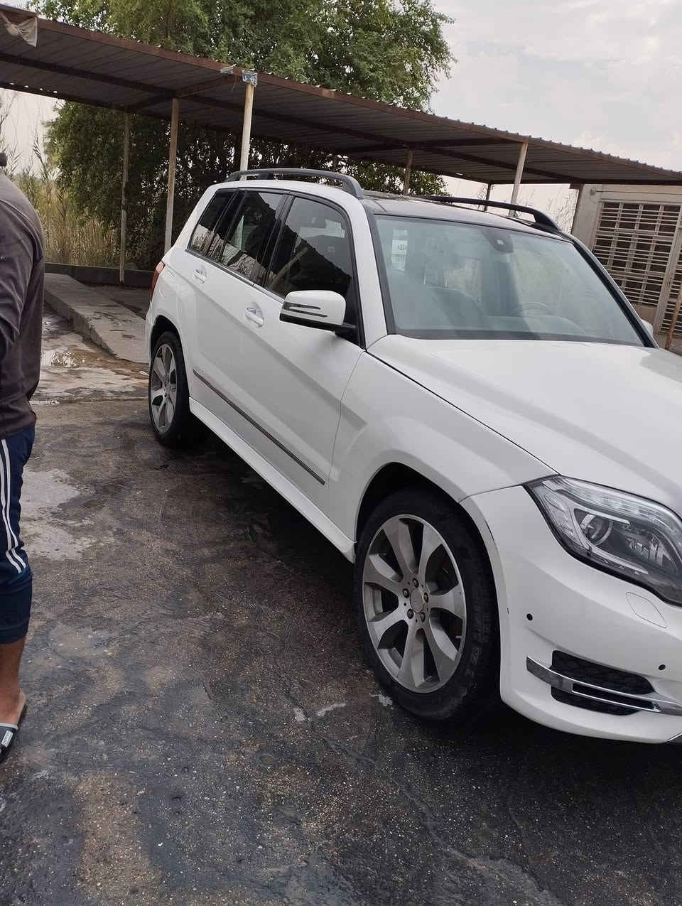السلام  عليكم
السعر  185 ورقة 
مرسيدس بنز GLK 350
للبيع موديل 2014
رقم بغداد  
السيارة نظيفة جدا خالية من كل نقص 
زيرو مسج
بصمة
داخل اسود جلد 
شاشة تحديث من شركة مرسيدس 
شاشات خلفية
خمس ابواب بصمة 
تدفئة كشنات أمامية
محرك   3500 
6 سلندر
سيدي جنجر 6 أقراص
شاشة كبيرة وسطية وكاميرا خلفية 
حساس مطر
نظام اقتصادي ايكو 
اطفاء ذاتي 
بارك ذاتي عند فتح باب السائق 
ليد أمامي
تحكم ستيرن 
مثبت سرعة 
ويل كب 20
بانوراما 
محرك اقتصادي 
وارد امريكي   ضربتة دعامية ومبدل نفس اللون 
اعلى فئة في glk 
***********
