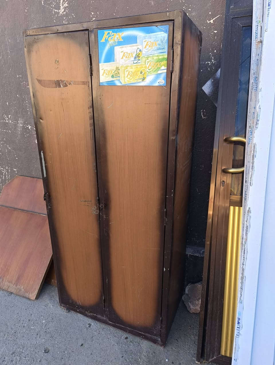 تخت نفر نضيف السعر 25- راوتر جي جديد السعر 10- كونفيرا حجم كبير السعر 75- لوكر حديد السعر 25- الشراي يتصل ***********-‏‪0750 791 3697‬‏ وادي حجر
