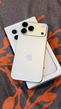 بيع او مِراوس 17 برو ماكس 256 سلفر ايسيم   بطاريته 100 نظافته 100  ملح...