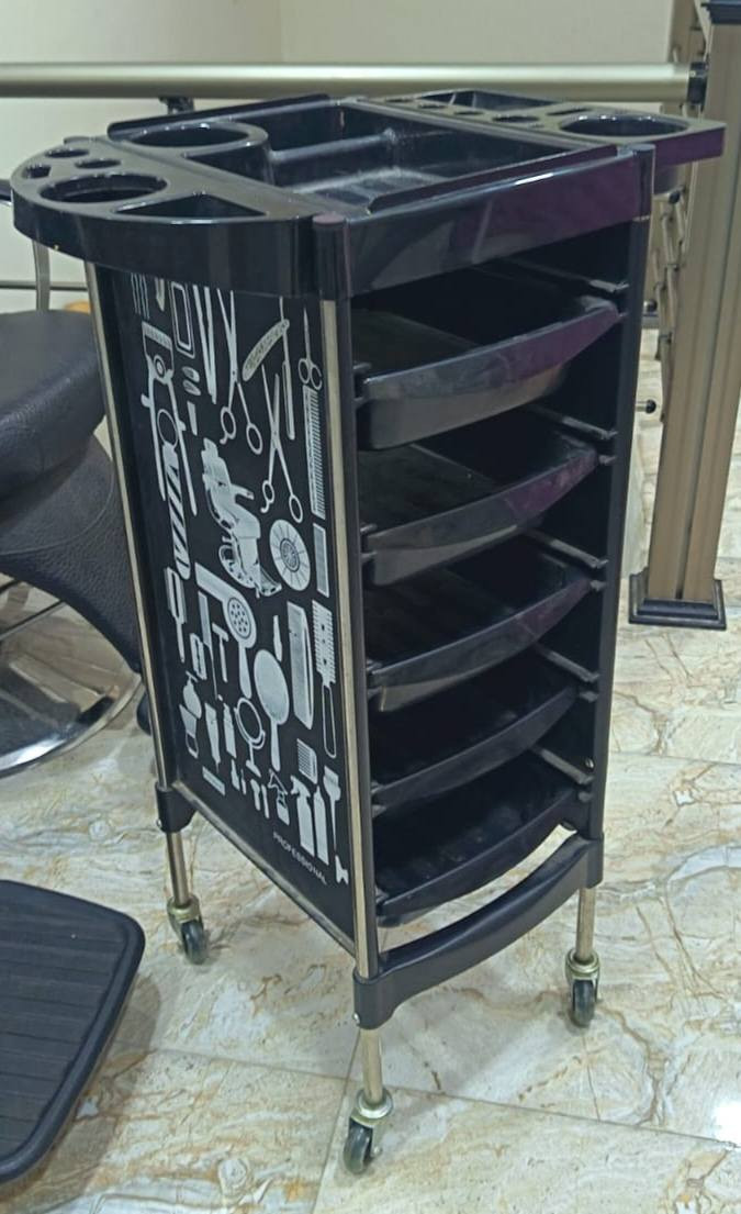 السلام عليكم
للبيع
قنفة +مرايا ورفوف +عربانة +سخان 
ب160 وبيها مجال للشراي
 
بغداد الجلاعطة بعد جزيرة بغداد السياحية 
***********
