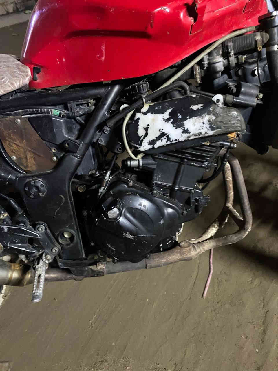 سلام عليكم شباب كاوسكي ربع 
الدراجه خير من الله الدراجه شغاله بس ذب دهن 
تجي تفحص وتشوف شوفت عينك الدواجه 
بس الجبنه ماعرف شبيها المهم هاي الدراجه  للبيع مكاني بغداد بلديات ***********
