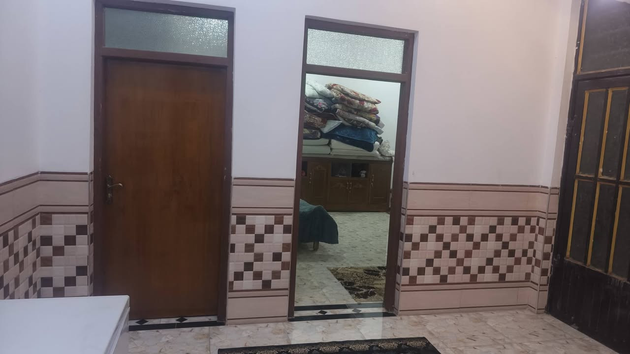 بيت زراعي بناء حديث مساحة ٤٠٠ بناء طابوك سقف كونكريت غرف ٢ صاله مطبخ ديوانيه صحيات هول حديقة خدمات ماء كهرباء شارع تبليط ناحية فضليه قريبة الزهراء شارع ال دبي بيت قريب عله شارع العام سعر ٨٨ وبي مجال وتصال عله *********** وتصال عله واتساب
