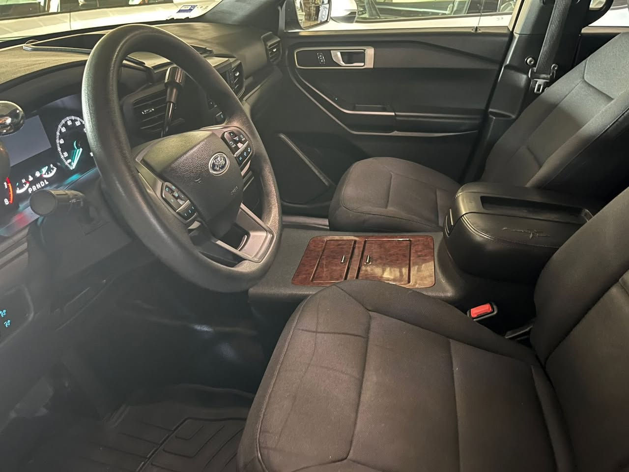 السلام عليكم .. مكلف بالنشر ،، للبيع  .. فورد أكسبلور بوليسي 2023
اللون اسود حادث فقط قبغ جنطه صبغ والدعاميه الخلفيه بدون ايرباك الحادث بالمنشور .. 
ماشيه 38 الف كم 
6 سلندر 3300 حجم المحرك مرقم بغداد سعرها مناسب  السياره بأسمي 
رقم الهاتف ***********
