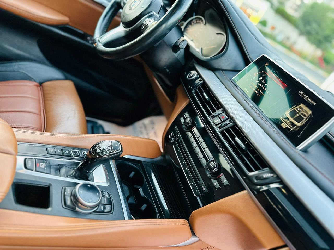 السلام عليكم
BMWx6(M/package)بيع فقط 
الموديل (2015)
المحرك (v8/5000)
الممشى (170الف كيلو)
اللون (ابيض-صدفي)
الحالة (السياره وكالة العروش مكفولة كفالة عامة)
السيارة فئة M/package فول مواصفات.
لتواصل واتساب او اتصال (***********)
