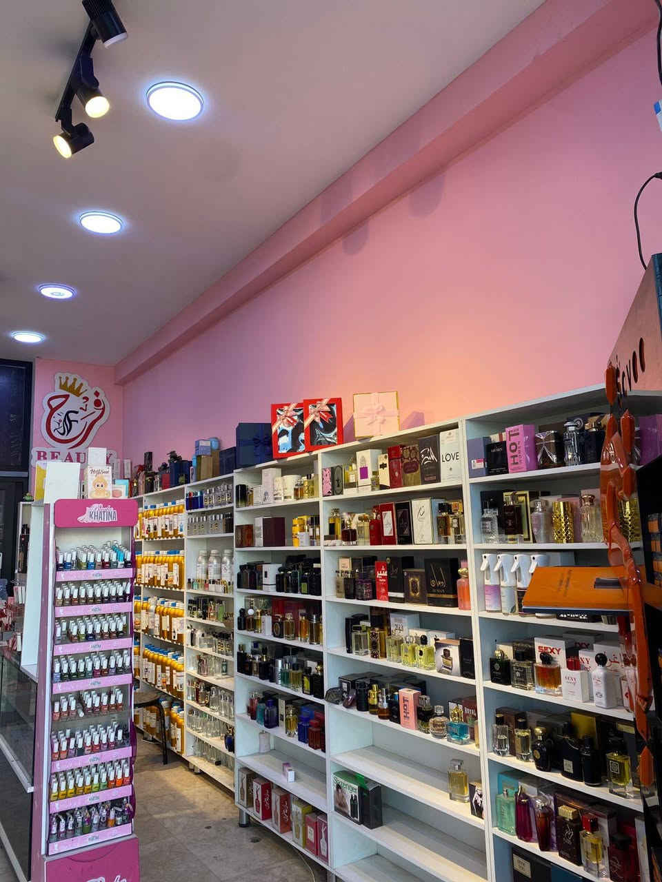 كوزمتك للبيع في منطقة السيدية 
كامل مكان وديكور وبضاعة موقع المحل كلش مميز وبنص التجاري بالسنتر 
المحل شغال البيع بسبب عدم التفرغ 
ايجارة 800$
للاستفسار *********** بغداد, العراق
