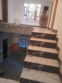 بيت طابقين للبيع مكان زين القوس شارع المنتزه بيت عليه شبكه اي استفسار ...