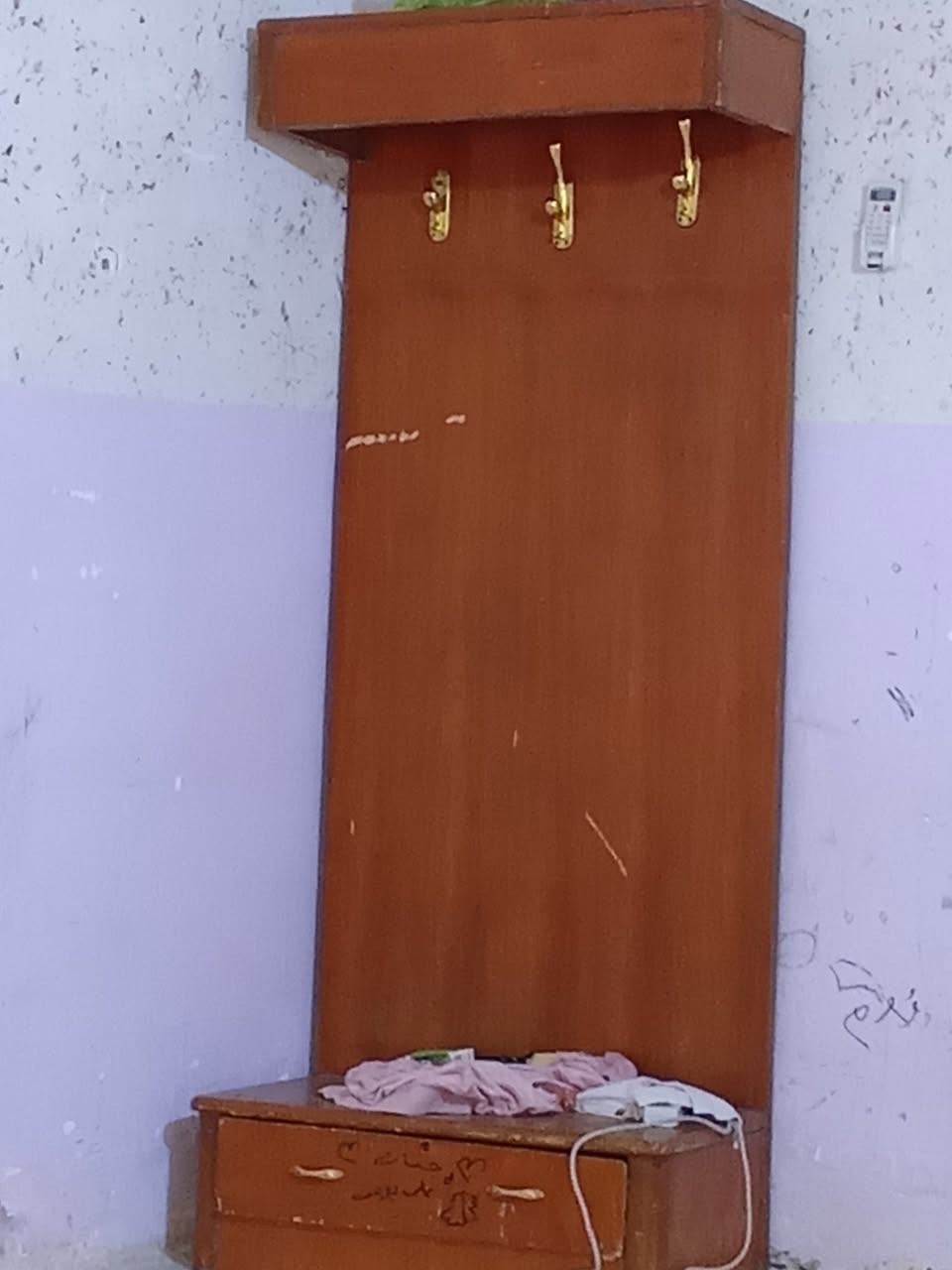 السلام عليكم غراض لبيع مكاني كربلاء حي العامل سوق النص تصل وبيك خير ودلل رقم مبايل ***********
