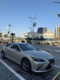 لكزس ES • ٢٠٢٤ • ٢٤٠٠٠ كم