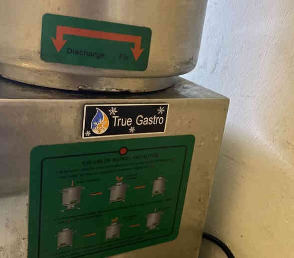 السلام عليكم جهاز المطاعم للخلط الحجم 5 لتر استخدام قليل المكينة بلادي رايدة 225 
مكاني حي الاعلام رقمي ***********
