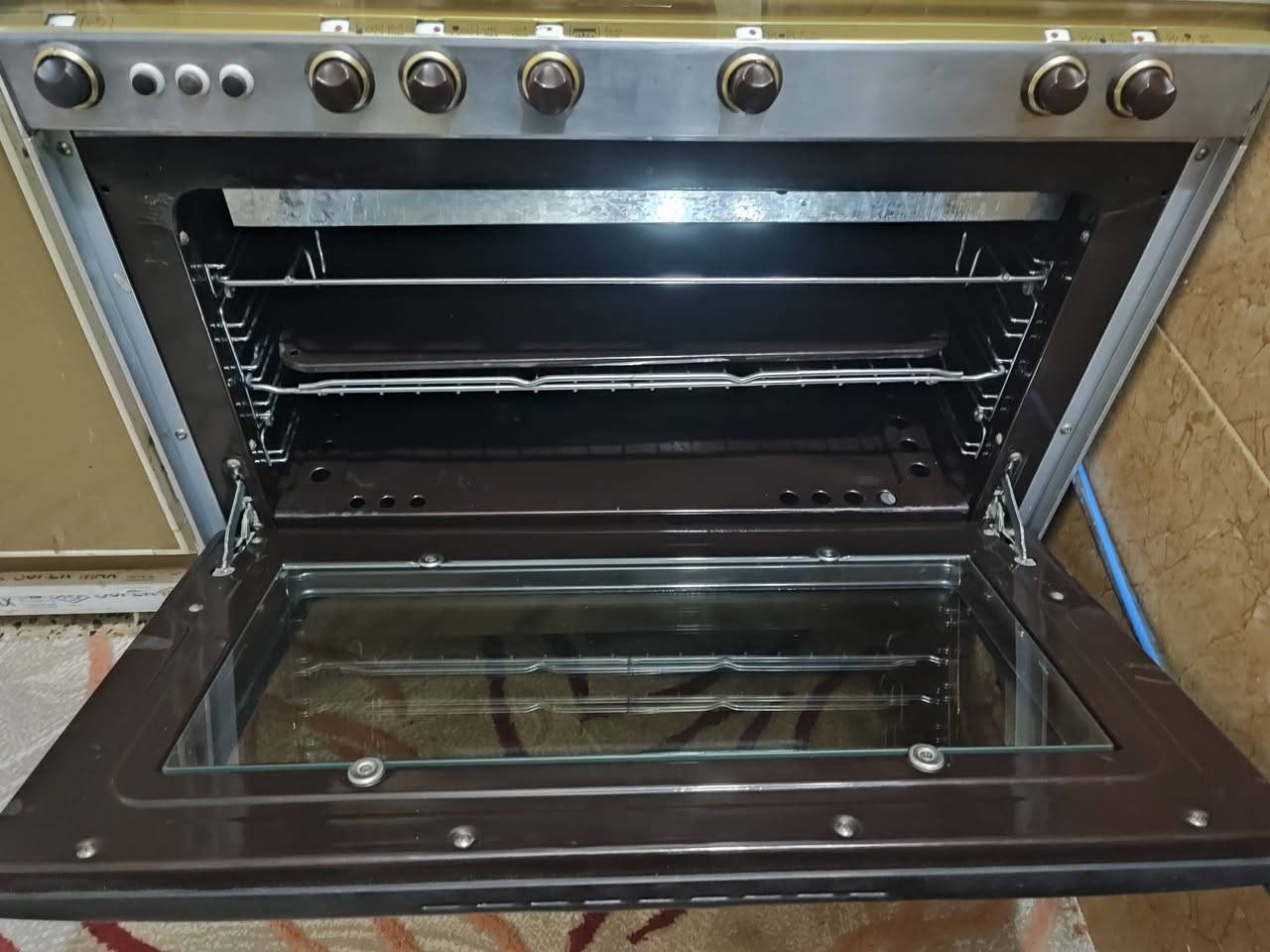 طباخ للبيع كريازي باب اول جديد المكان ديوانيه حي عسكري شارع 60 الاتصال على هذا الرقم ***********
